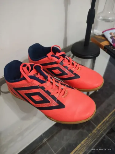 Chuteira umbro Tam 33