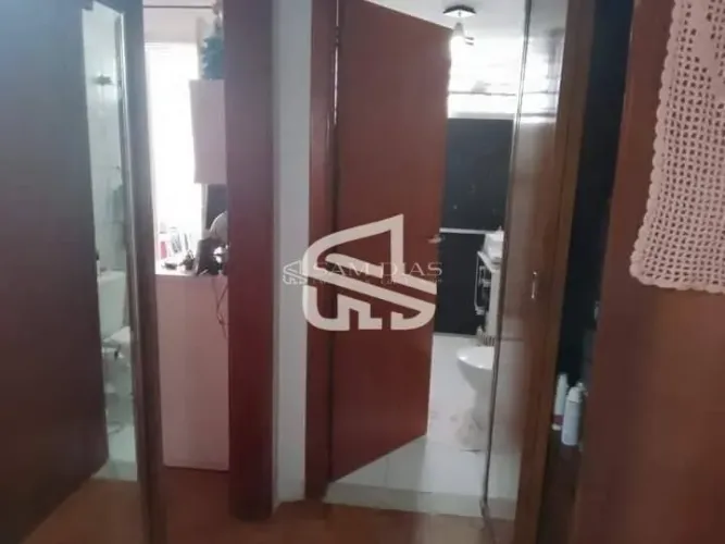 Apto 100 M² - 3 Dormitórios - 2 Banheiros - 1 Cozinha - 1 Sala - 1 Sacada - Possuí Escadas