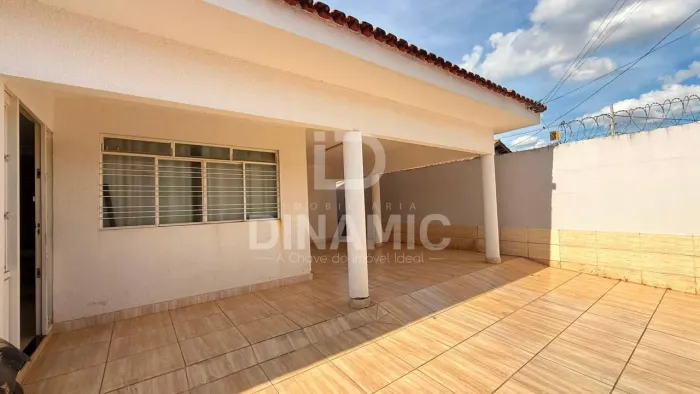 Casa Mobiliada de Alto Padrão para Locação - Setor Santa Fé.