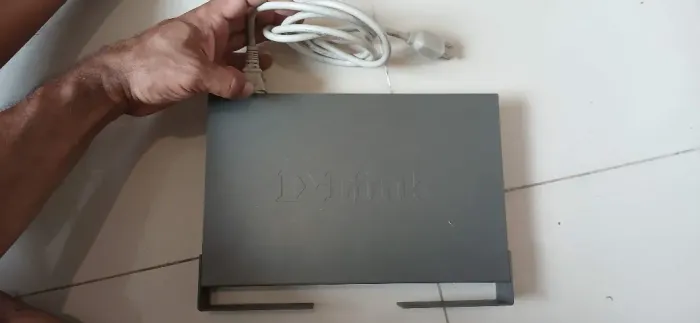 2 switches de 24 portas INTELBRAS e D-LINK para CFTV (câmeras IP) e redes de automação