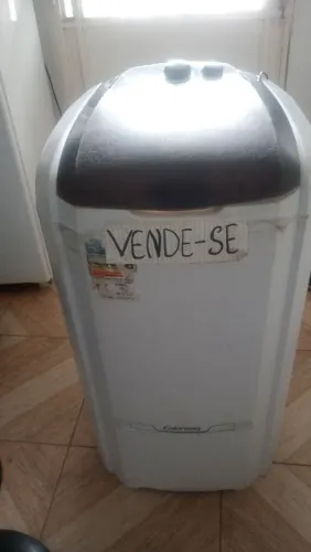 Estou vendendo um tanquinho usado, mas em ótimo estado. Preço: 250 reais