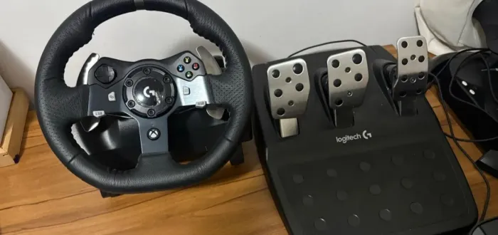 Volante logitec com câmbio