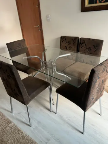MESA COM CADEIRAS