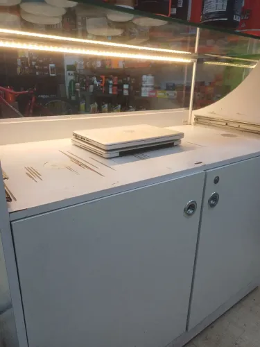 Balcão expositor vitrine led com armário