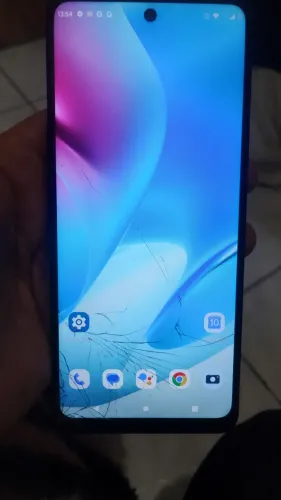 Moto g 60 com a tela quebrada, mas está funcionando tudo, e vem com carregador