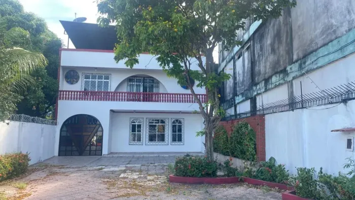 Excelente casa na Cachoeirinha com  612 m² , ideal para uso residencial ou comercial