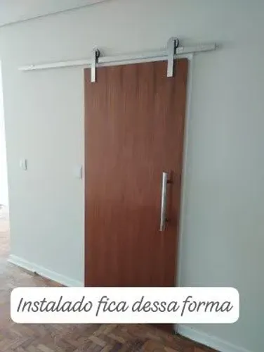 Porta de correr roldana aparente