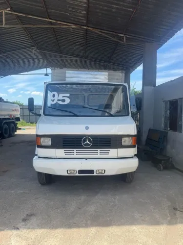 Caminhão 3/4 Mercedes 709