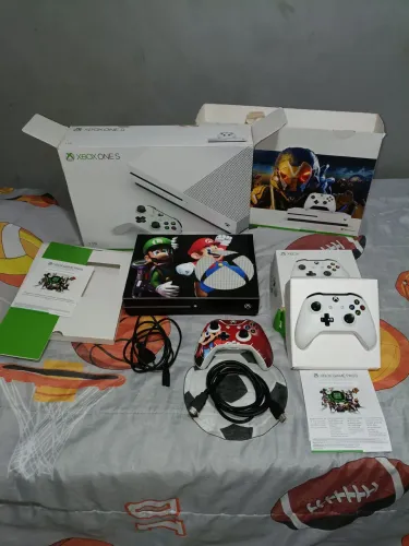 XBOX ONE S R$900