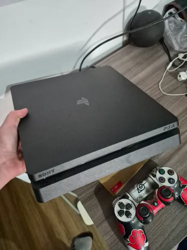 PS4 Slim 1T + 1 controle dual shock + GoW Ragnarok