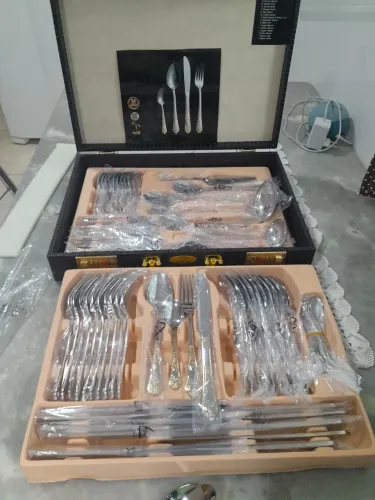 Faqueiro em inox com detalhes dourando nunca usado 