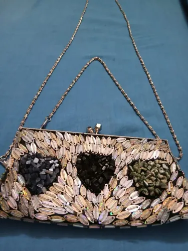 Clutch de Festa Bordada à Mão Pedraria Corações - Nova Vintage Luxo