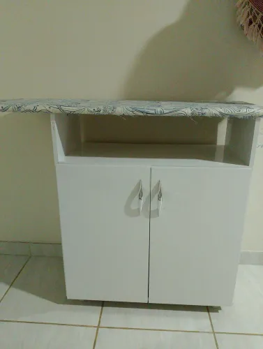 Armário e tábua de passar 