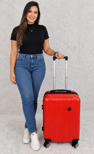MALA DE VIAGEM VERMELHA - SEMINOVA! Apenas 120,00 com entrega grátis! Pra sair hoje!!