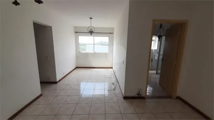 Apartamento à venda com 3 quartos no condomínio Edifício Guaratuba, Guarulhos - SP
