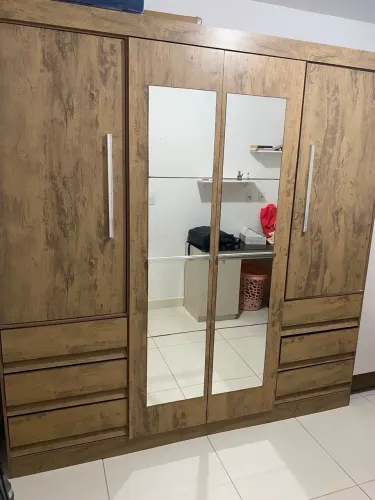 Guarda Roupa 4 portas Sem marcas de uso