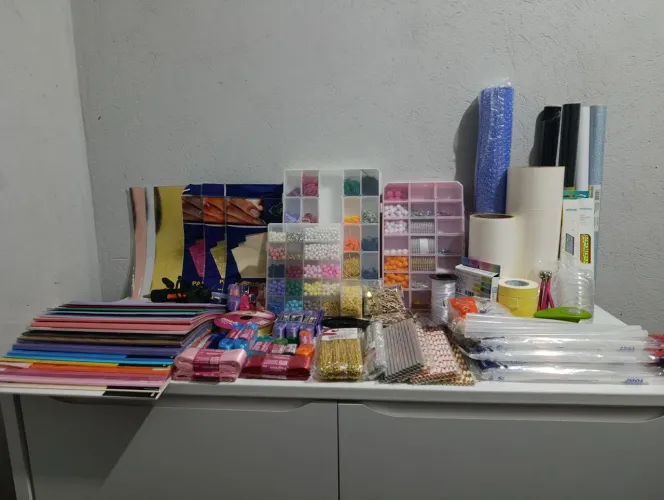 LOTE DE INSUMOS PARA PAPELARIA PERSONALIZADA E ARTESANATO
