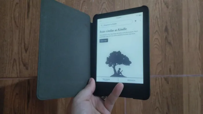 Kindle semi-novo com capa magnética 