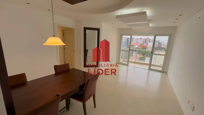 Excelente apartamento para locação situado no coração do bairro Batel- 90m²