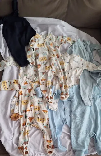 Lote de roupas de bebê 