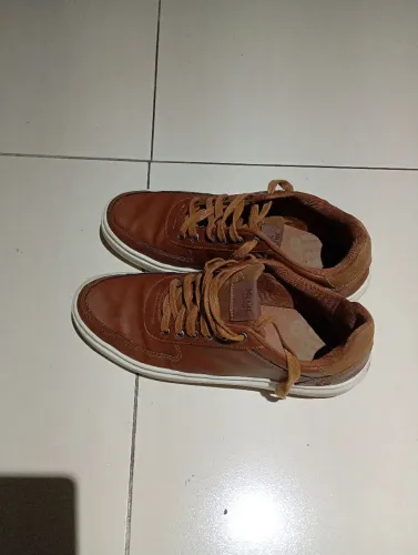 2 pares de tênis