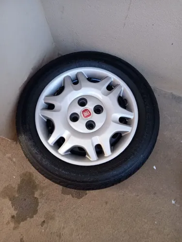 Rodas com pneus
