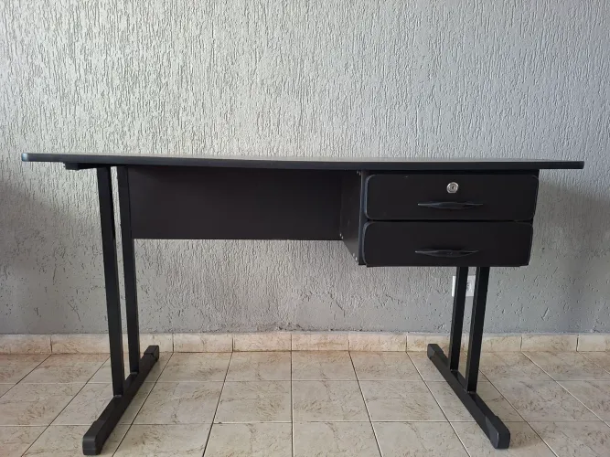 Mesa de escritório/ estudo