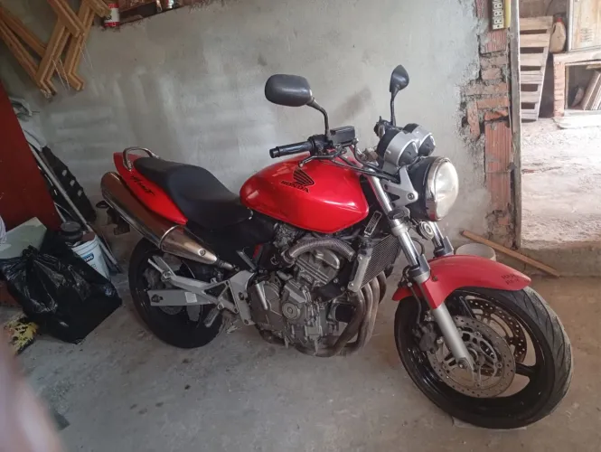 Vendo ou troco Hornet