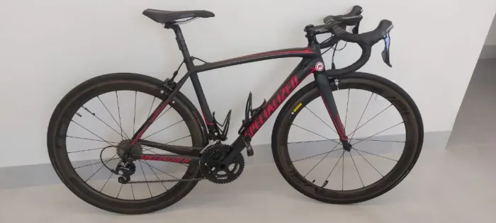 Specialized Tarmac SL5, FACT 10r carbon, Roda ROVAL Carbono, Capacetes e Equipamentos 
