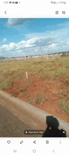 Vendo. Esse agio. Enfrente a uma avénida
