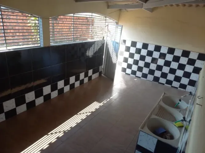 VENDO CASA AREAL 3 QUARTOS