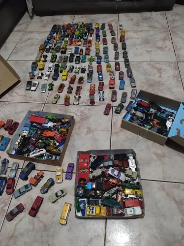 Carrinhos Hot Wheels Lote 250 carrinhos Aceitamos OLX PAY