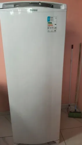 Vendo geladeira Consul semi nova