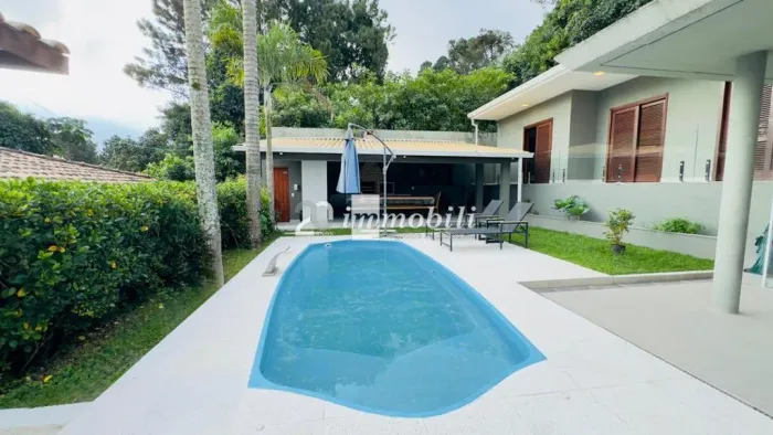 Casa à venda em Carapicuíba, Granja Viana, com 4 quartos, com 240 m², Vila Embaúba