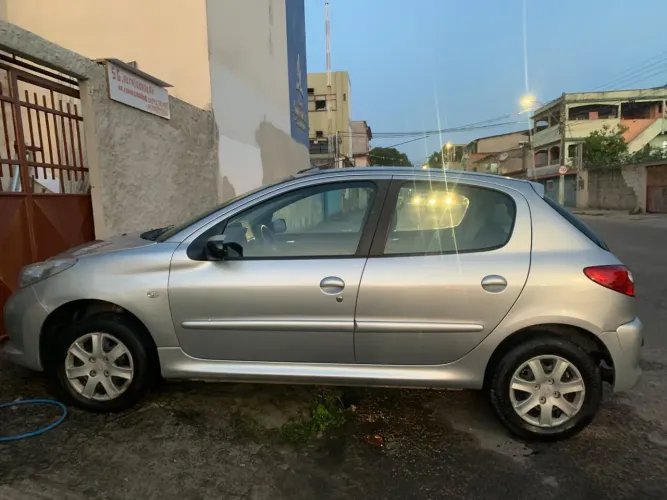 Peugeot 207 XR 1.4 Flex 8V 5P 2011