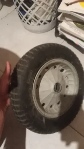 Roda de carro de mae e carrocinha cachorro quente