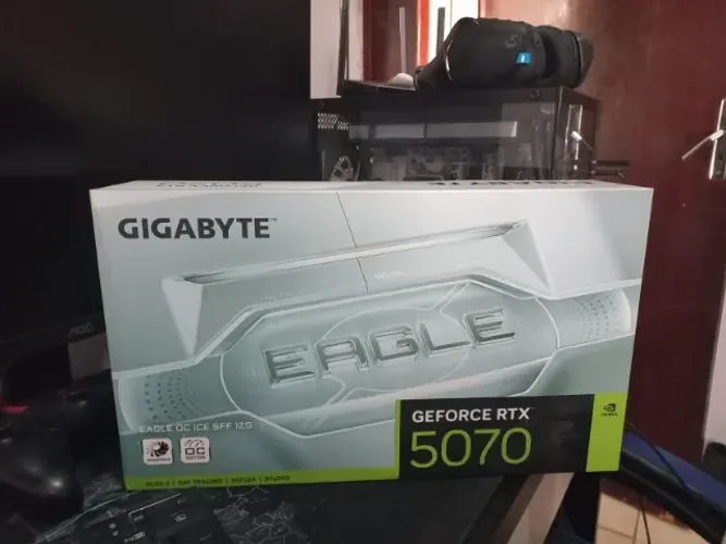 Placa de vídeo RTX 5070 Gigabyte Eagle OC Ice 12GB
