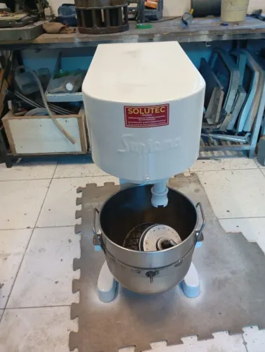 Batedeira planetária marca Suprema 18litros.