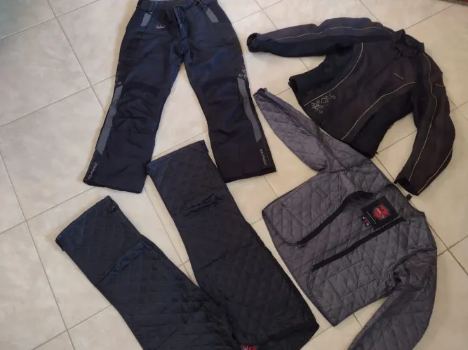 Conjunto feminino para motociclista.