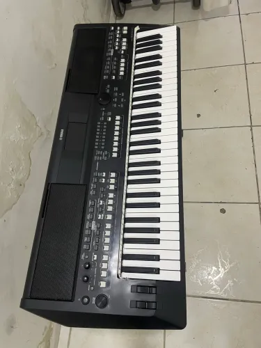 TECLADO PSR SX600