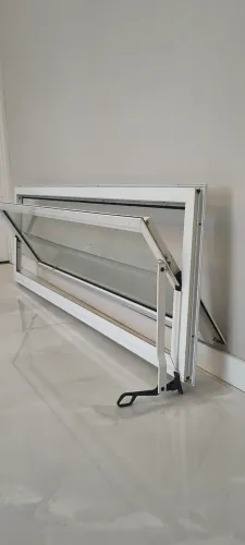Janela Basculante / Maxim-ar em Alumínio Branco com Vidro - Várias UND