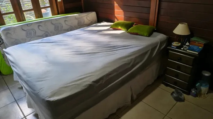 CAMA BOX QUEEN MAIS O COLCHÃO DE MOLA À VENDA