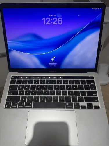 MacBook Pro M1 8GB 256GB com pequeno risco