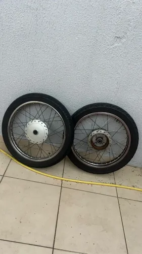 Par de roda Titan 150/ fan160 280$ PRA SAIR RÁPIDO 