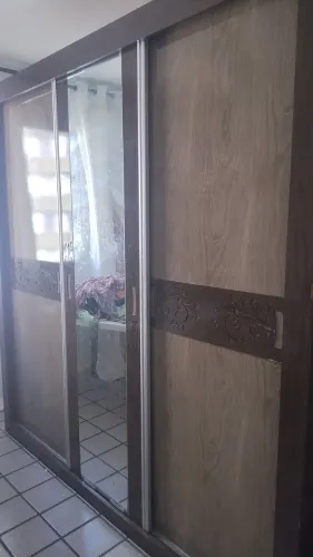 Guarda roupa três portas