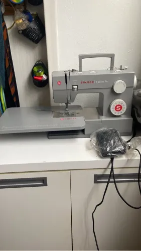 singer com mesa