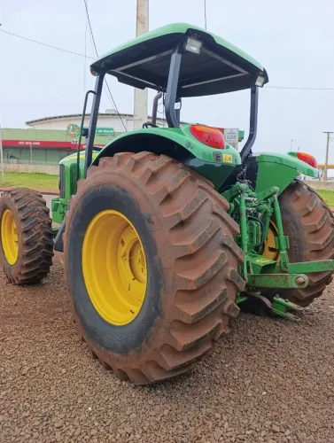 Trator John Deere 6415 ano 2008 plataformado