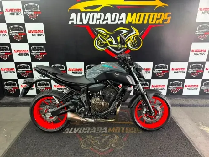 MT 07 2021/2022 2.500 KM APENAS. Já emplacada e à pronta entrega