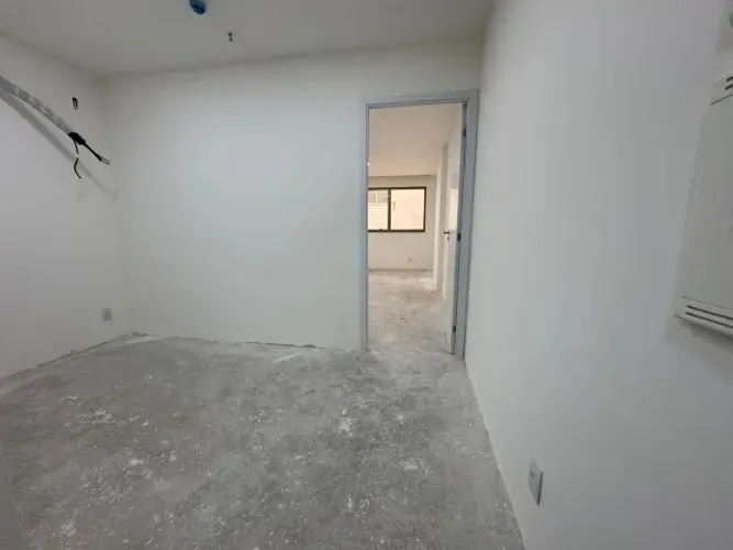 Sala comercial com piso no Ocean Ville - 1a locação