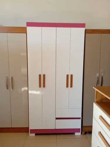 Guarda roupa 4 portas 